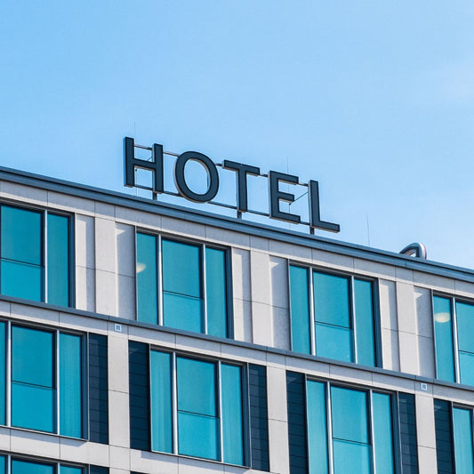Outdoor-Auflagen für Hotels & Gastronomie: 4 echte Projekte aus unserer Manufaktur