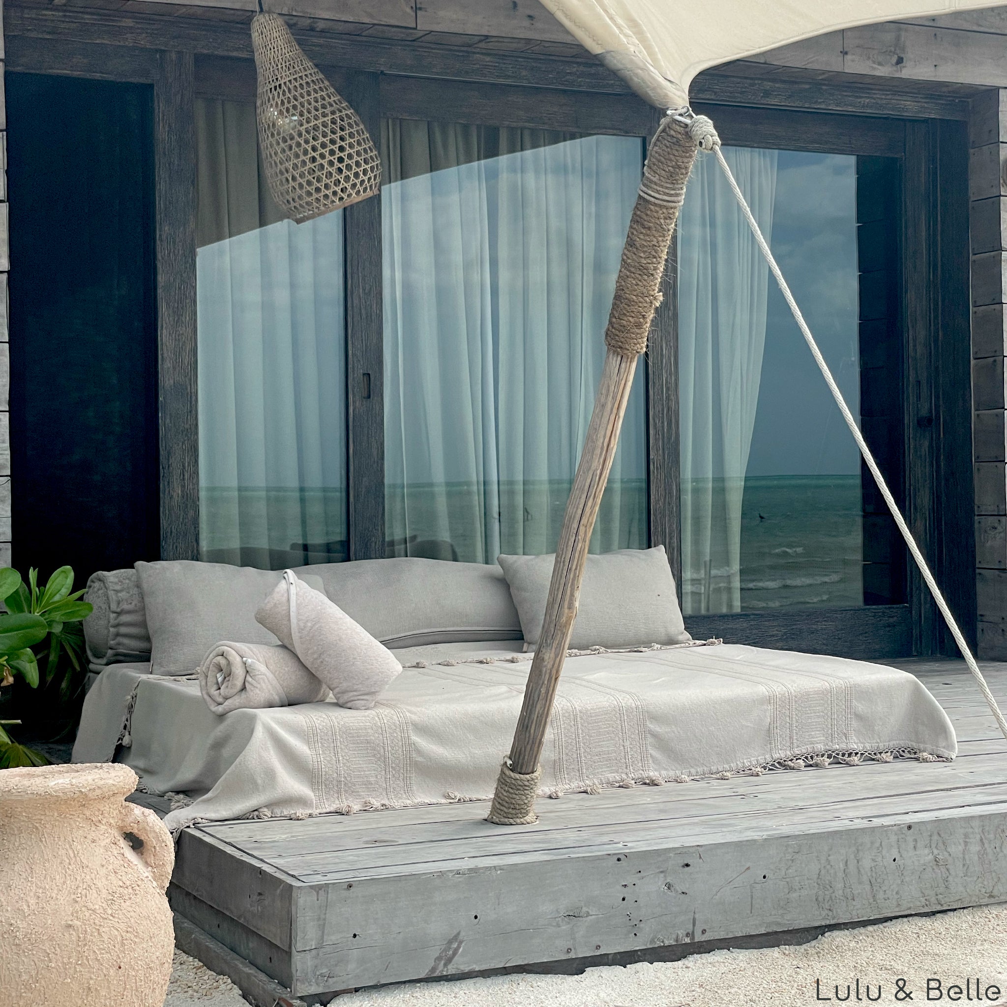 Outdoor Matratze nach Maß, UV-, Pool-, Salzwasser und Witterungsbeständig –  Lulu-Belle.de
